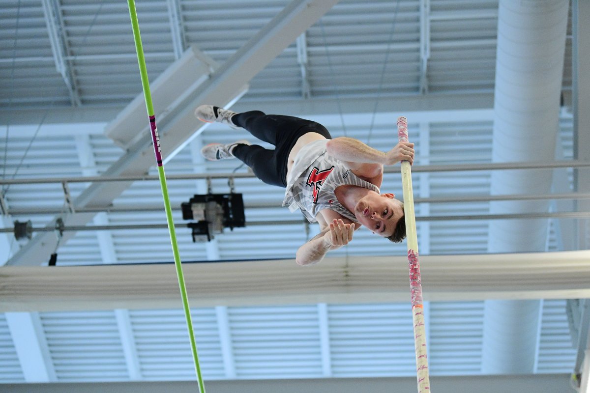 YSUTrackFieldXC's tweet image. We've got our 1️⃣st winner here in Fort Wayne at the Horizon League Championships!!!

𝐌𝐞𝐧'𝐬 𝐏𝐨𝐥𝐞 𝐕𝐚𝐮𝐥𝐭

🥇 Wyatt Lefker - 5.16m (HL Meet Record)
🥈 Dorian Chaigneau - 5.06m
4️⃣th Blake Sifferlin - 4.96m

That's 3️⃣ Indoor titles for Wyatt!

#GoGuins🐧 // #FlyWithTheY🤘
