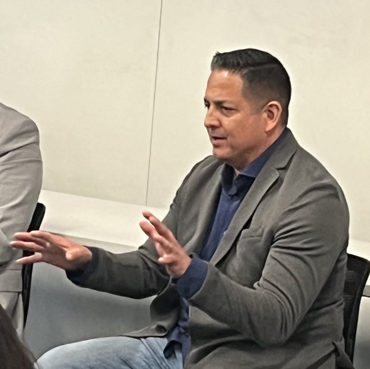 juansantos1976's tweet photo. ⁦@CALSA_Mentoring⁩ Panel ⁦@JerryAlmendarez⁩ and recently awarded ⁦@CalsaWln⁩ recognition shares, “…It’s not about you…you serve others…I am a public servant who sets a standard of service…acknowledging the value in others.” ⁦@CALSAfamilia⁩ https://t.co/qAwLLTIdwq