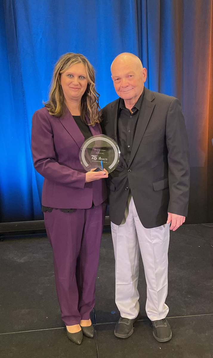 Dean Mercer and Ass’t. Dean Goodson adding another national award to the trophy case! <a href="/KSUCollegeofEd/">K-State College of Ed</a>  wins Best Practices award for innovative use of technology from AACTE. #GoEdCats💜