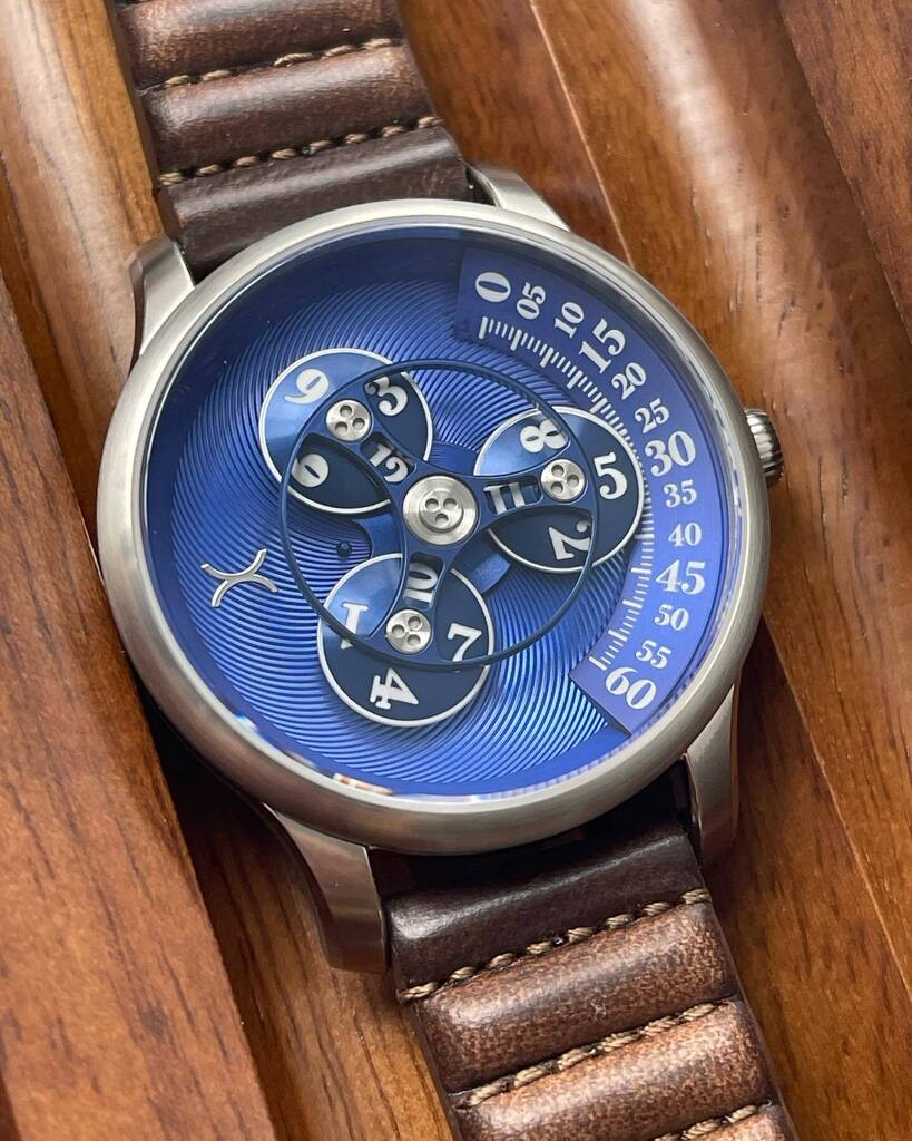 XericWatches's tweet photo. @xericwatches #xericinvertor automatic with wandering hour complication. Mix and match straps. Get yours now! #xericwatches https://t.co/25nyVQJnBx https://t.co/lyvt2SFUCm