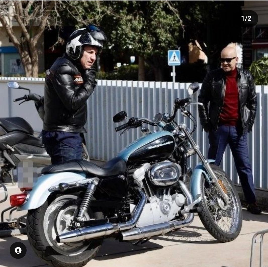 <a href="/ProyetCarranque/">Proyecto Carranque</a> <a href="/eliasbendodo/">Elías Bendodo</a> Aqui lo tienes aparcando en zona de bici.
<a href="/Ruedasredondas/">Ruedas Redondas</a>