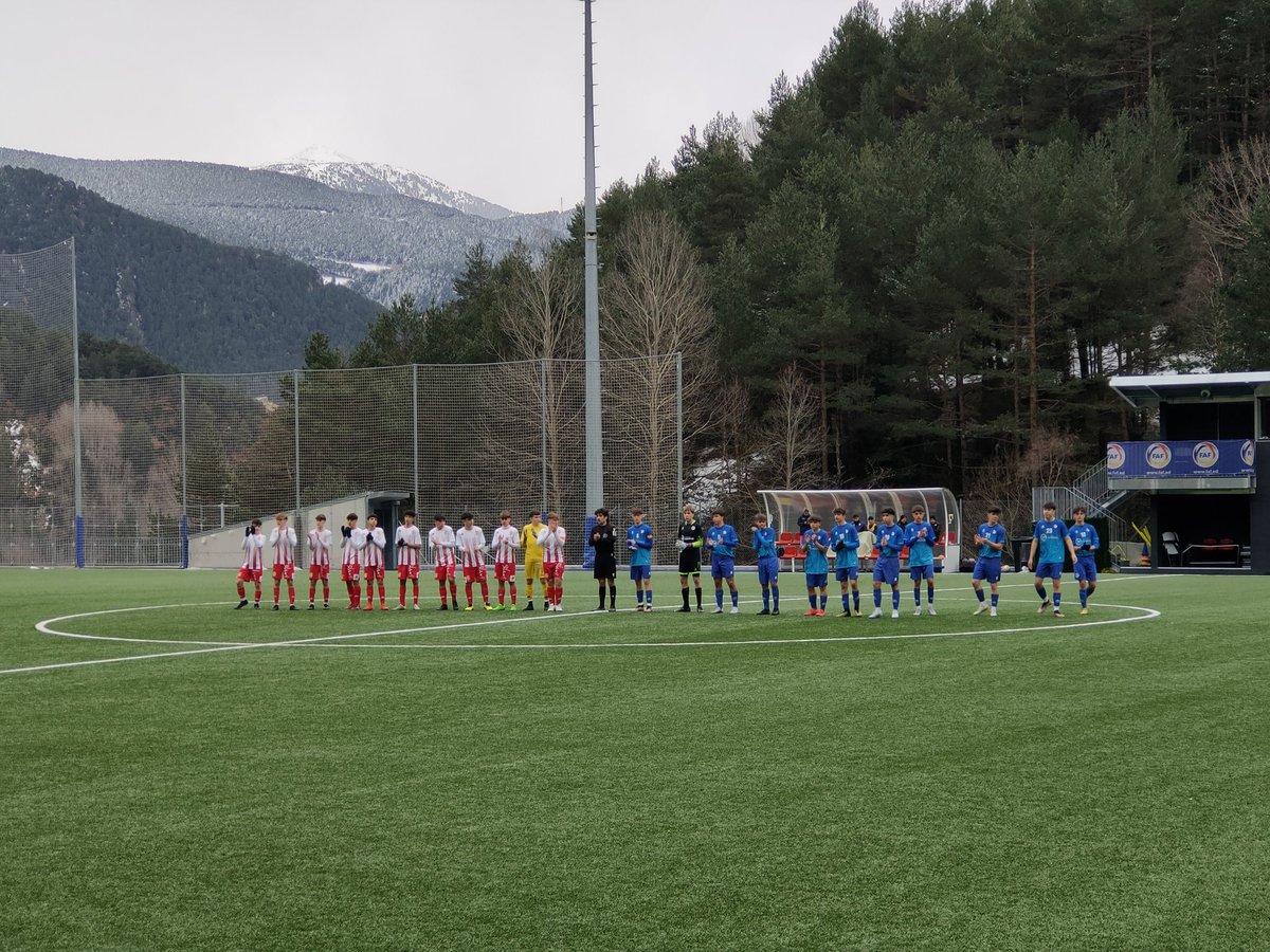 L'equip segueix sense perdre tot i jugar a l'estranger. Empat just a La Massana entre muntanyes nevades. #cadetA @Cemanresa1906