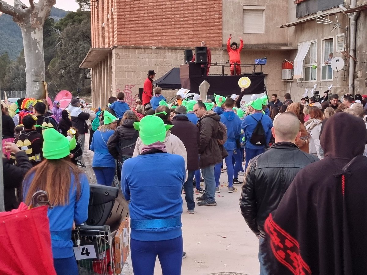 Finalitzat #ServeiPreventiu #ProteccioCivil amb motiu de la Rua de #Carnestoltes, amb molta afluència de públic, disfresses, comparses &amp; carrosses, i sense novetats.

🟧🟧🟧🟧 #Castellbellielvilar #Bages
<a href="/AjCastellbell/">Aj. Castellbell</a> 
<a href="/emergenciescat/">Protecció civil</a>