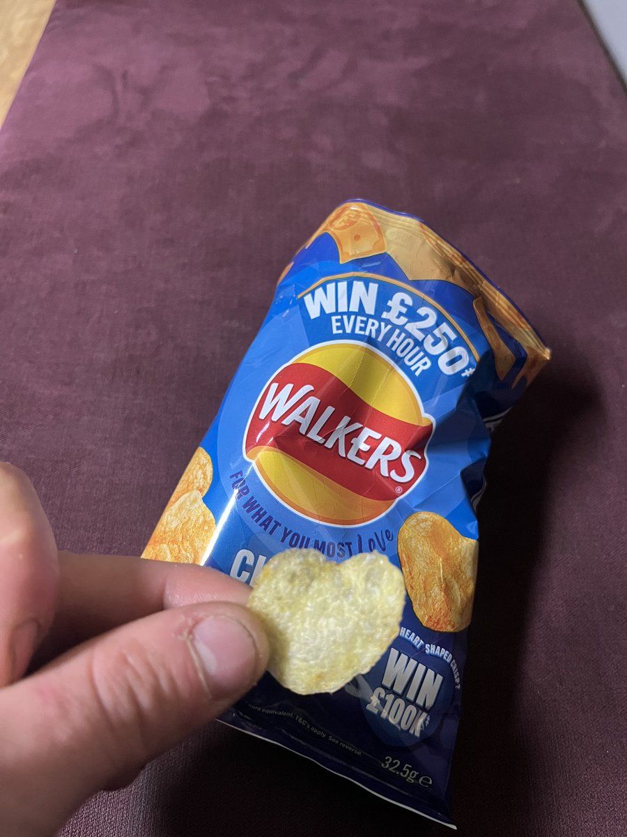 PatFinn1127's tweet photo. Struth! @walkers_crisps #lovefromwalkers https://t.co/yjGaJZUdv5
