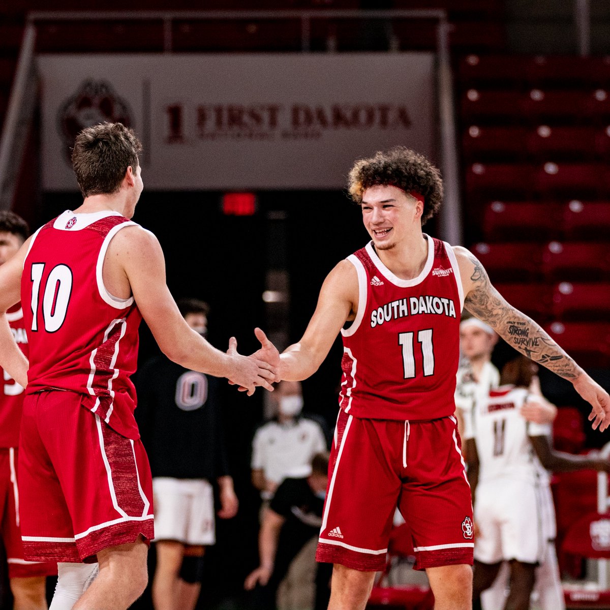 SDCoyotesMBB's tweet photo. Brothers for Life. ❤️🏀

#WeAreSouthDakota x #GoYotes 🐾 https://t.co/h7b8Cib37b