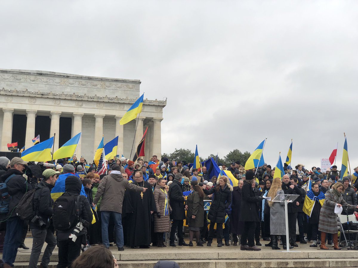 Rally underway to commemorate the one-year anniversary of the full-scale invasion of Ukraine 🇺🇦✊🏼

Слава Україні! #StandWithUkraine️