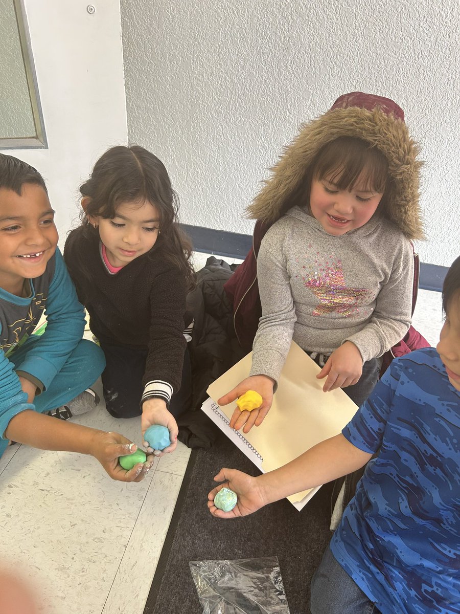 Making smooth play dough never gets old! Exploring textures👨‍🔬👩‍🔬💙💚 #sciencecamp @YvetteH28536132