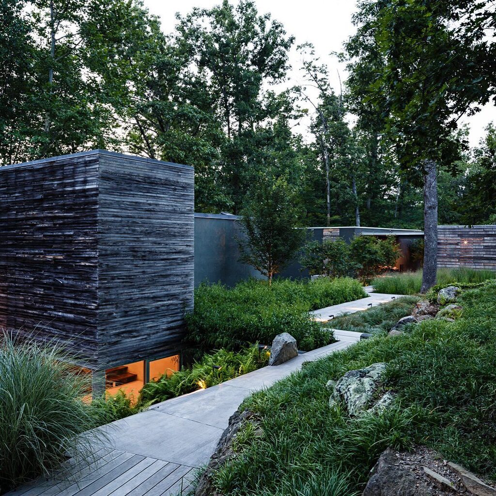 Photographing landscaping at dusk is 💵. 

Turkey Ridge for <a href="/groundedllc/">Grounded LLC</a> instagr.am/p/CpGMdK7PJOz/