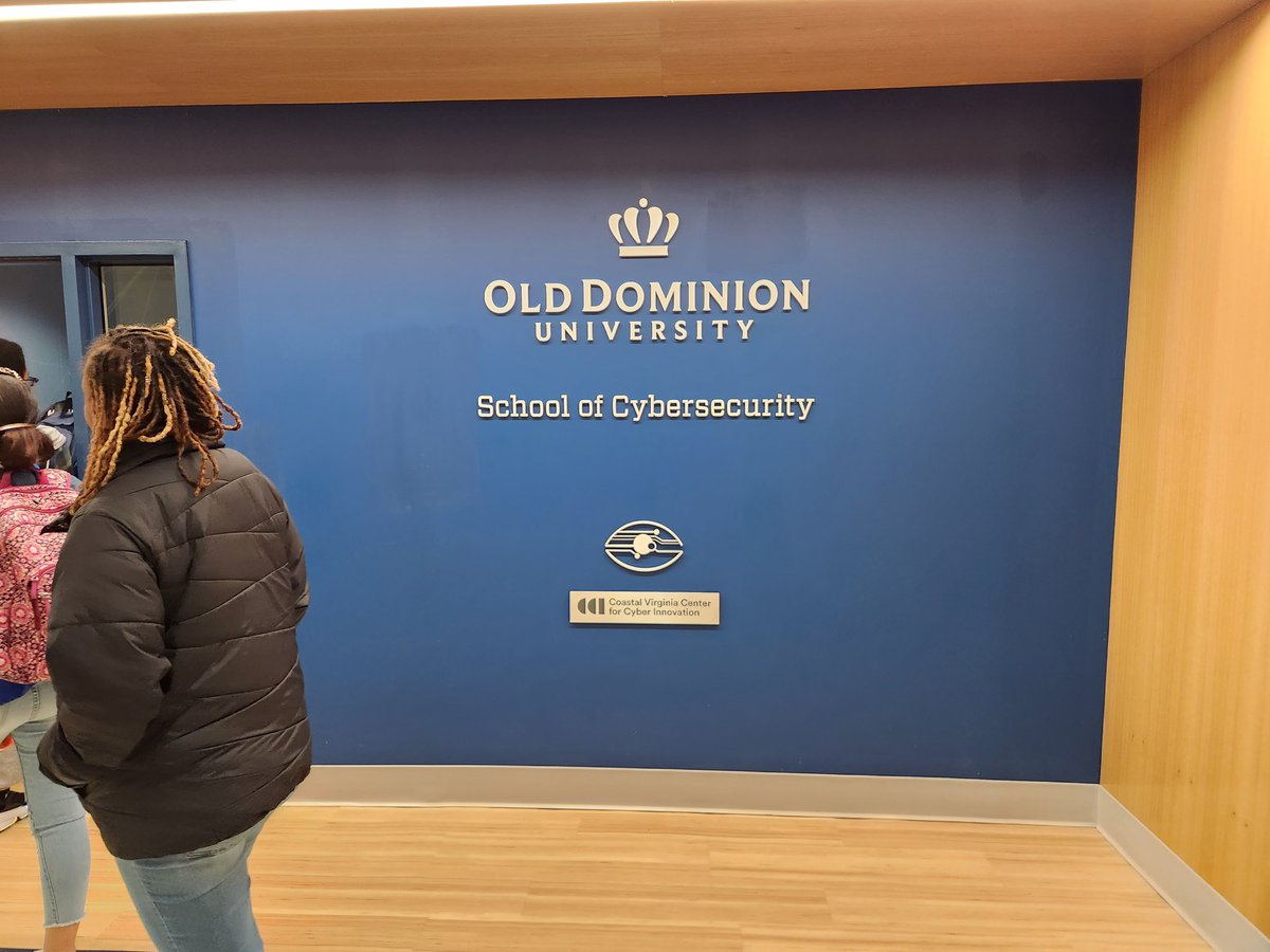 cdmurchi's tweet photo. Students from the Fundamentals and Software Ops Cybersecurity classes had the opportunity to tour the School of Cybersecurity on the campus of ODU on Friday. Thank you for hosting our students!
@STEMAcademyLHS @vbschools @ODU @MsPeeJay @white2_rachel https://t.co/Vjji5Wi4Hl