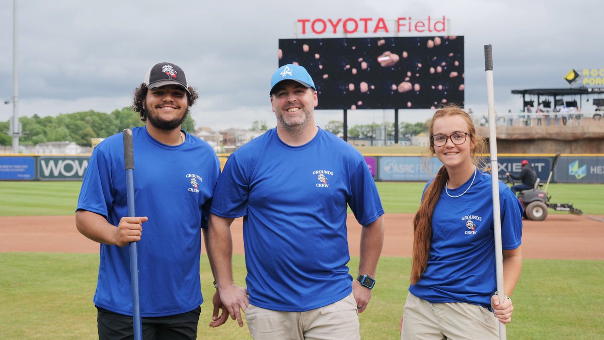brynn_south's tweet image. So excited that I have accepted an internship to continue working on the grounds crew for the @trashpandas this summer! Thank you @AthensTurfClass for getting this amazing journey started, and THANK YOU @cweaver_31 for extending this amazing opportunity to me!❤️💙@womeninturfteam