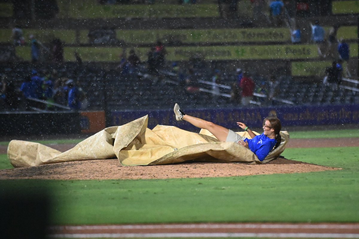 brynn_south's tweet image. So excited that I have accepted an internship to continue working on the grounds crew for the @trashpandas this summer! Thank you @AthensTurfClass for getting this amazing journey started, and THANK YOU @cweaver_31 for extending this amazing opportunity to me!❤️💙@womeninturfteam