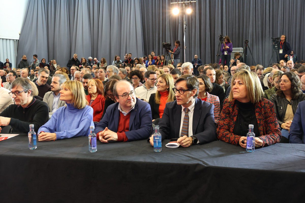 salvadorilla's tweet photo. 🌹 Enhorabona a les candidates i candidats de @socialistes_cat ratificats al Consell Nacional extraordinari. El #28M, els veïns i veïnes dels vostres pobles i ciutats podran votar una opció de futur i responsable, que practica la política útil. Ara toca governar els municipis. https://t.co/PPMJC7ARlf