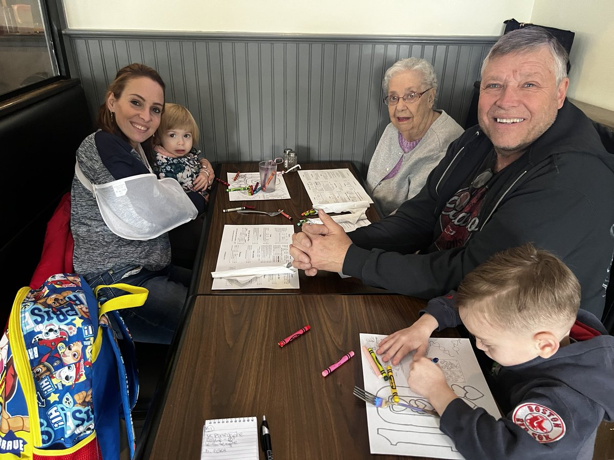 mmacdonald2017's tweet image. 🍕 yuuummmmm #Montes #Yuumm #Pizzaa