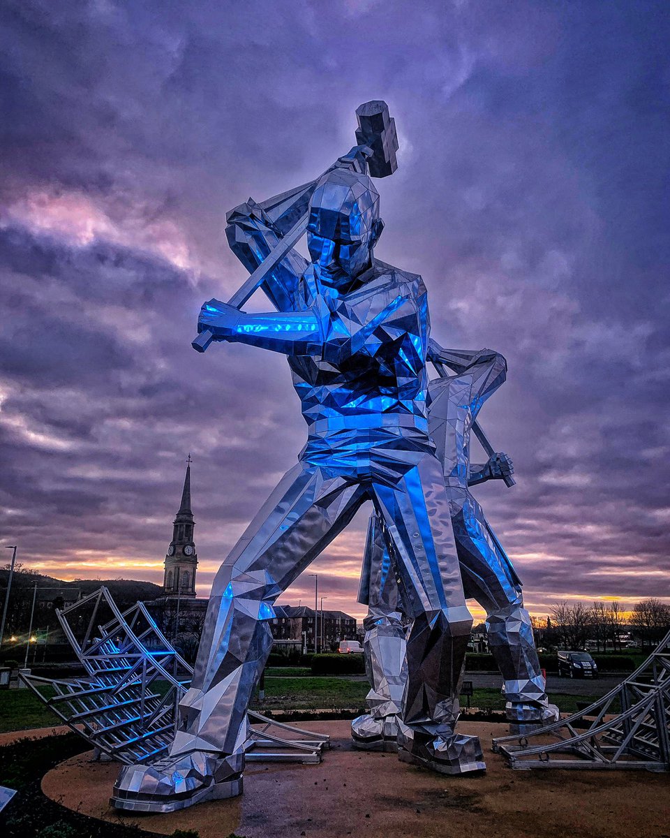 The Skelpies at sunset 💜 #discoverinverclyde #Scotland🏴󠁧󠁢󠁳󠁣󠁴󠁿