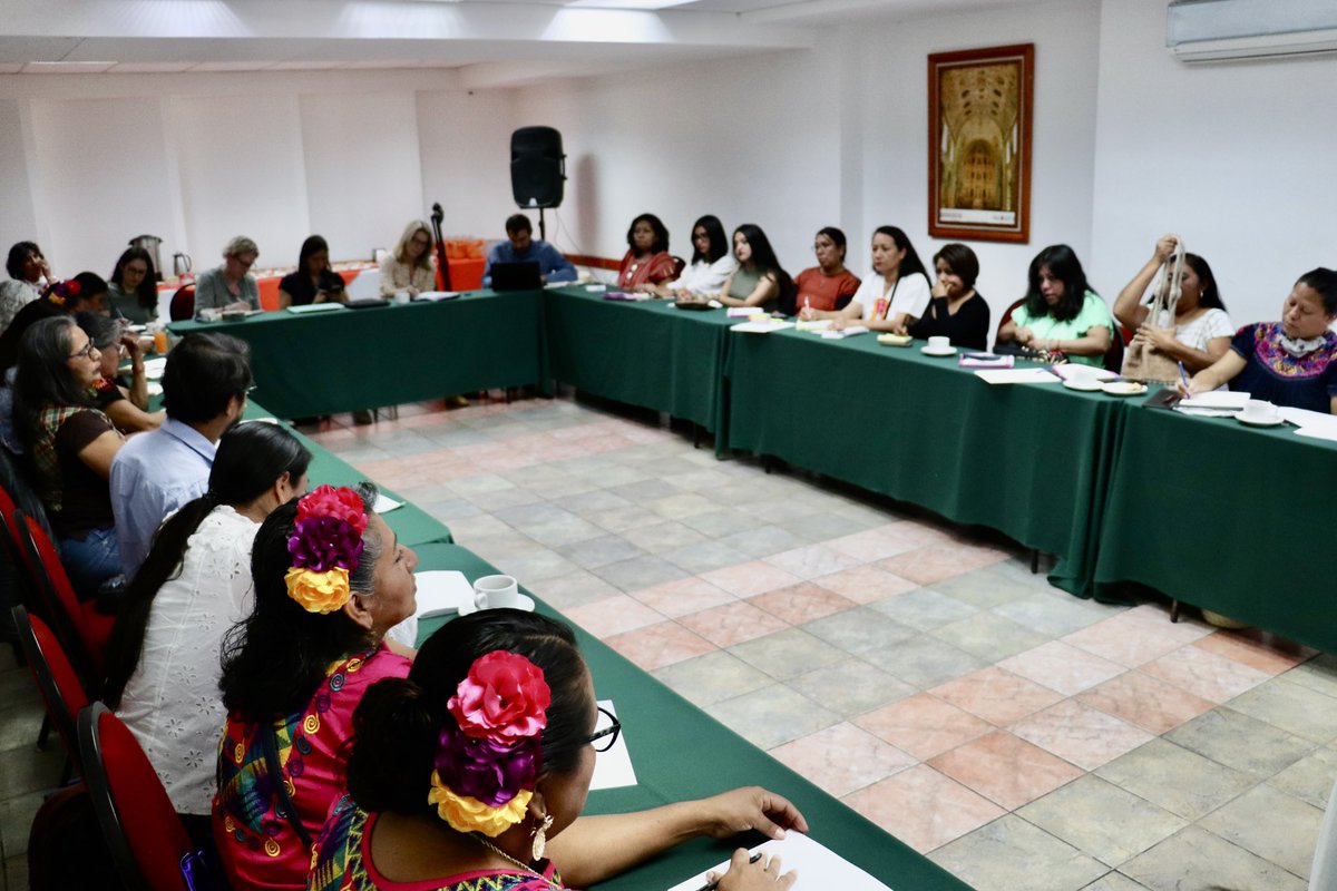 Codigo DH (@codigodh) on Twitter photo Este 24 de febrero iniciamos actividades del taller “Herramientas para fortalecer la defensa de los derechos de las mujeres”, con la presencia de la embajada de <a href="/NoruegaMexCA/">Noruega en MX y CA</a> defensoras y defensores dialogamos sobre temas clave en la agenda de DDHH en #Oaxaca Este 24 de febrero iniciamos actividades del taller “Herramientas para fortalecer la defensa de los derechos de las mujeres”, con la presencia de la embajada de <a href="/NoruegaMexCA/">Noruega en MX y CA</a> defensoras y defensores dialogamos sobre temas clave en la agenda de DDHH en #Oaxaca