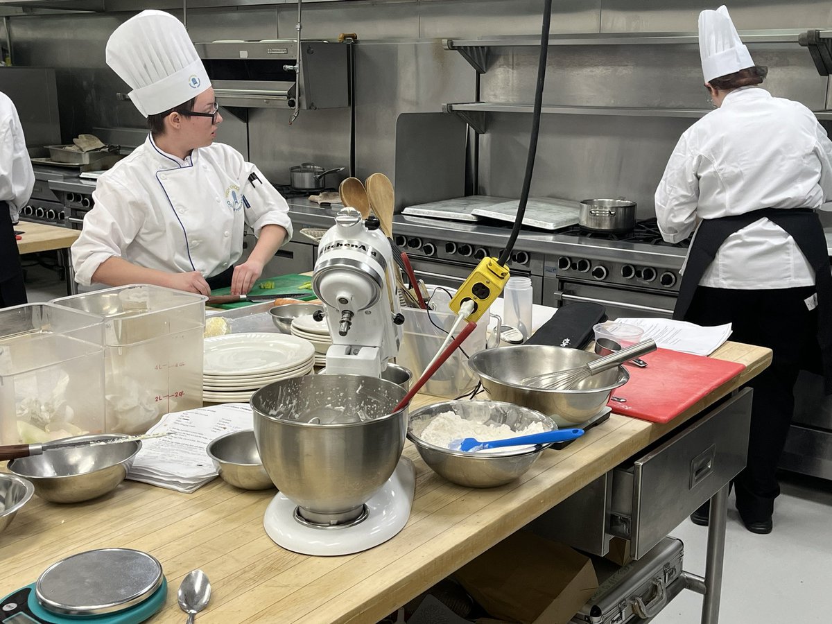 HSCCYeg's tweet photo. All our teams are hard at work and making magic happen.✨#hscc #culinary #culinaryarts #culinarychallenge https://t.co/SX5f2SQVd5