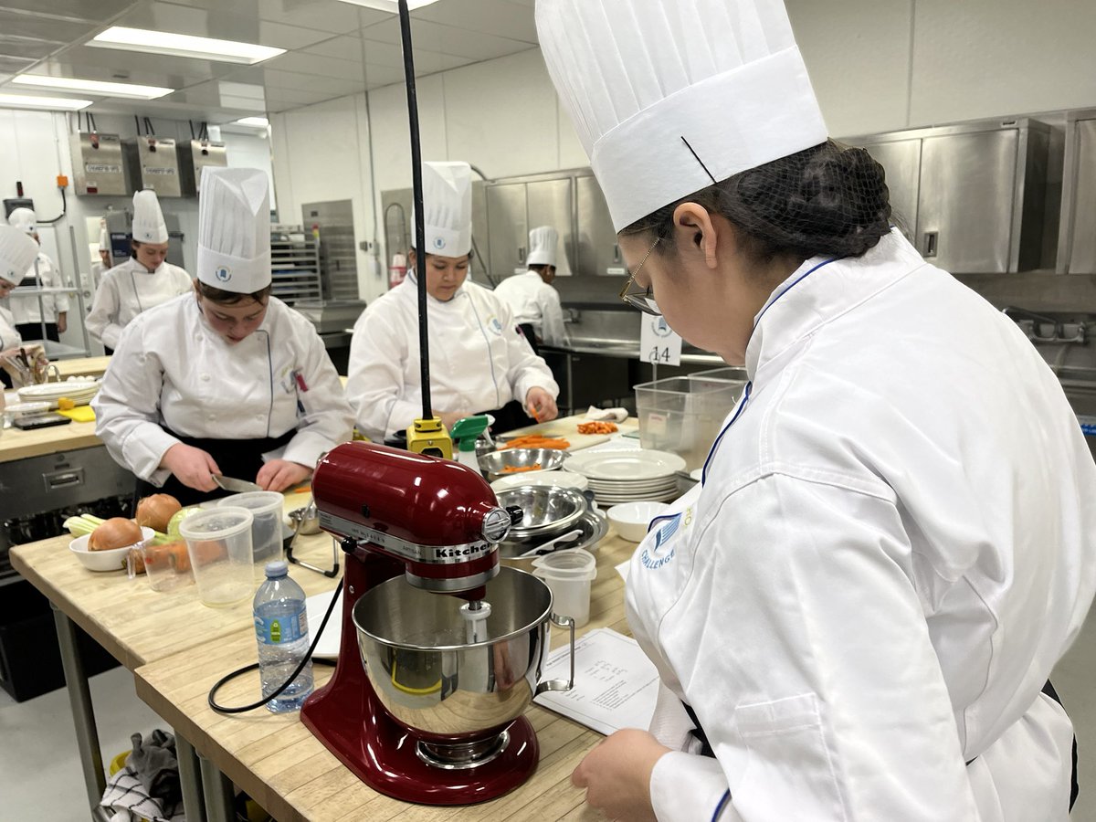 HSCCYeg's tweet photo. All our teams are hard at work and making magic happen.✨#hscc #culinary #culinaryarts #culinarychallenge https://t.co/SX5f2SQVd5