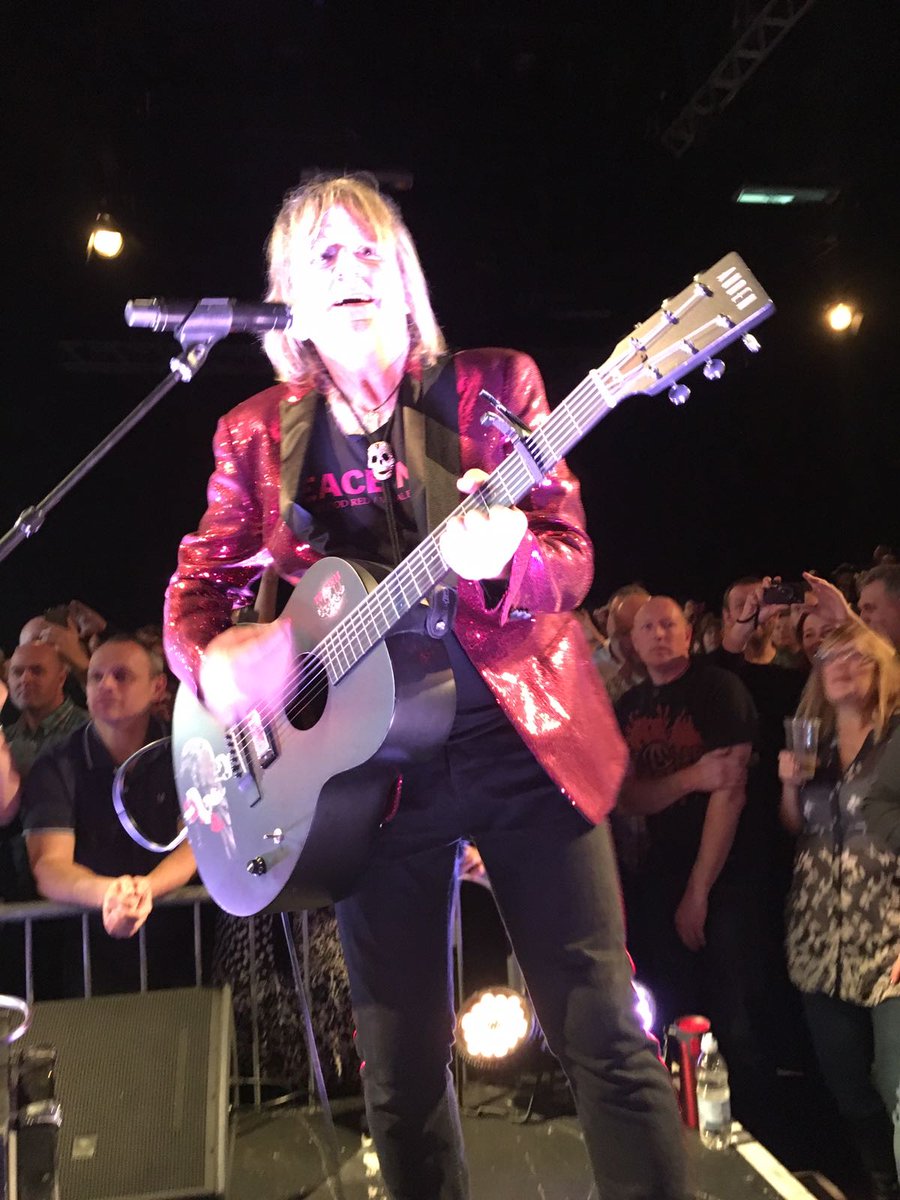 GoneElvis's tweet photo. Birthday greetings to Mr Mike Peters of @thealarm, a person who I admire immensely. I hope you've had a great day sir #Legend #WelshIcon #TheAlarm #Underrated #Next https://t.co/5Y5QSHliEP