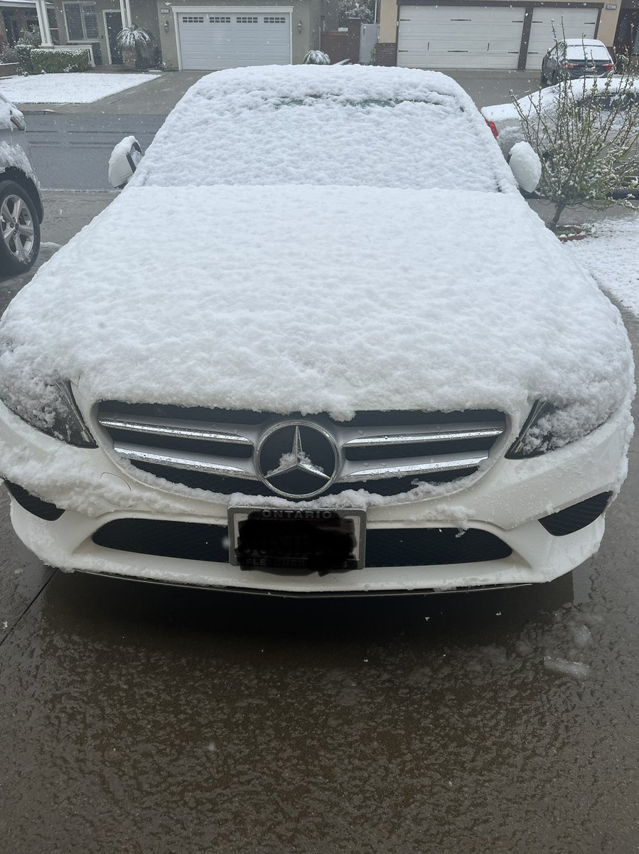2KatShoPUSD's tweet photo. Woke up to this… in SoCal! #HappySnowySaturday! ❄️❄️❄️#BeautifulBlessing #snow https://t.co/kU2fELi9VO