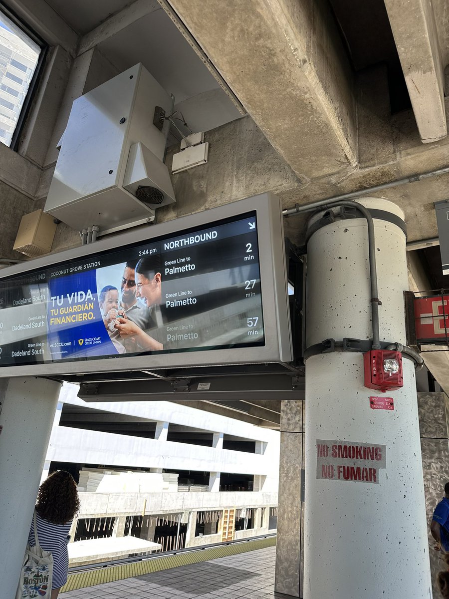 ChewieContreras's tweet photo. @GoMiamiDade @MayorDaniella Been waiting for an hour, 45 waiting and 15 in the train… RIDICULOUS @IRideMDT https://t.co/ete3DH2f3m