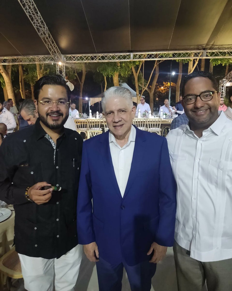 BennyMetz's tweet photo. #ProCigar Santiago!
Agradezco la invitación a esta nueva edición, un evento que reúne a productores, empresarios, clientes locales y extranjeros, quienes han hecho de los cigarros dominicanos un producto de transcendencia a nivel internacional. @procigar_rd https://t.co/9u0PQPCy9r