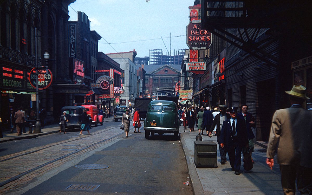 📸Forbes Avenue near Wood Street downtown Pittsburgh 1951 #kodak #colorslides #kodachrome #35mm © This photo was taken by John V. Mullen (1898-1966)