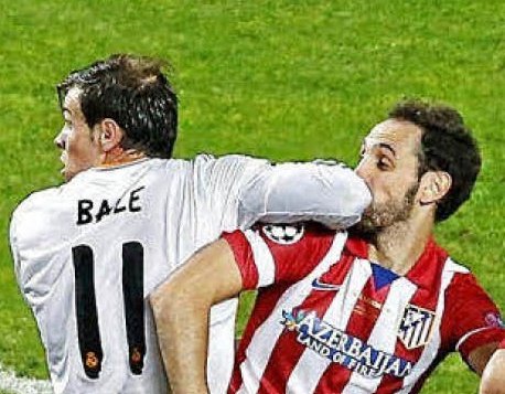 jc_sampaio's tweet image. Calla, que hay madridistas diciendo que un "codazo" en el pecho es roja...