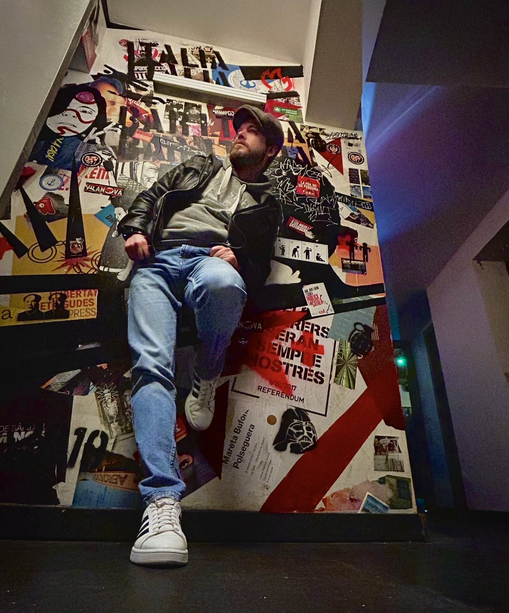 YoStarname's tweet photo. Solo diré que: hemos estado en los Studios #Starname y que está es una de las primeras fotos "promocionales" del nuevo tema. Que es súper tecno, súper EDM y todo muy súper de todo. 
Aquí los integrantes del tema nos vamos a basar en esto 
https://t.co/0g4Js3vdB6 y no digo más 🤫 https://t.co/oJxyg7ecSJ