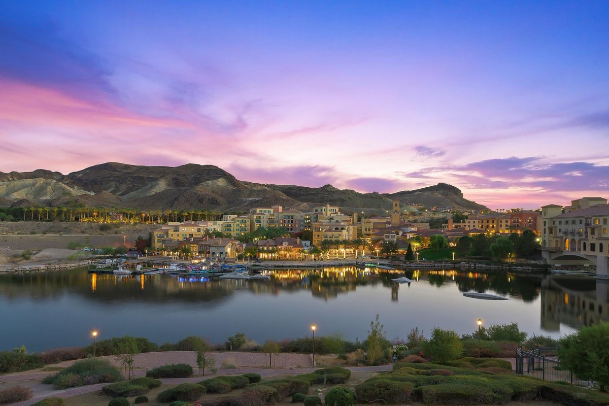 robynyates's tweet photo. Lake Las Vegas Luna condo.  Just listed.  Views of Lake Las Vegas from every room!  2 bedrooms 2 baths third floor.  Las Vegas Sotheby’s Internatiomal Realty  $775,000 https://t.co/Amdzfkg4Ef