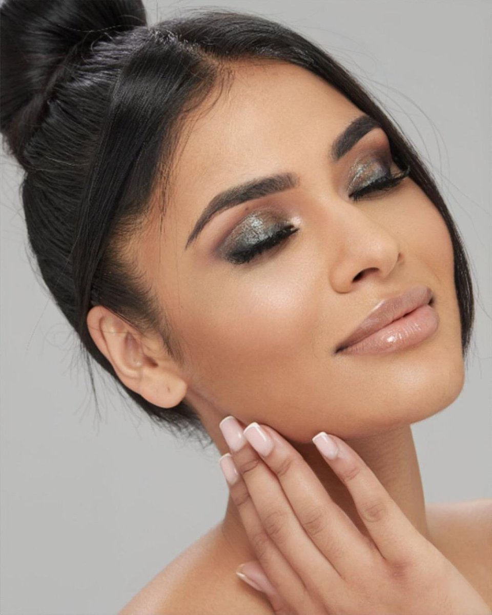 Elevate your glam game with chic hair up and a smouldering smokey eye! 🖤

Whatever the occasion, tap the link below to book! 

Artiste.co.uk