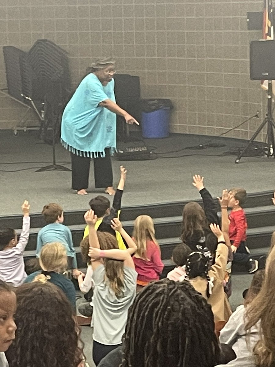 NancyCravey's tweet image. Storyteller Saturday at @ClaxtonElemGSO was amazing! @dlwstoryteller closed out the day and was phenomenal as always. What a great way to start Read Across America Week. #GCSLibrariesEngage the whole community with events that celebrate the fun of reading!