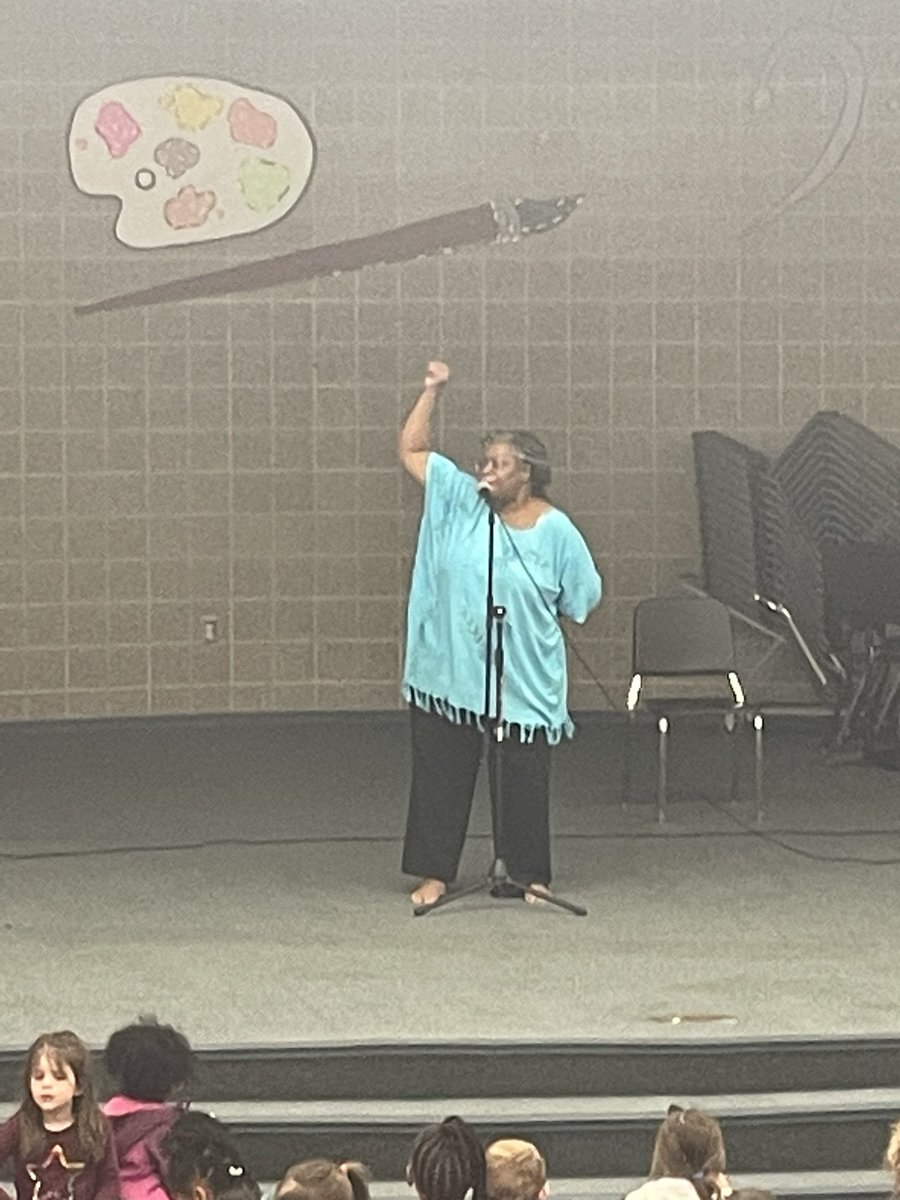 NancyCravey's tweet image. Storyteller Saturday at @ClaxtonElemGSO was amazing! @dlwstoryteller closed out the day and was phenomenal as always. What a great way to start Read Across America Week. #GCSLibrariesEngage the whole community with events that celebrate the fun of reading!