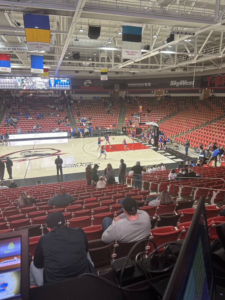 RHS Lady CATS set to take on Carbon for the last game of the year.   Go CATS.