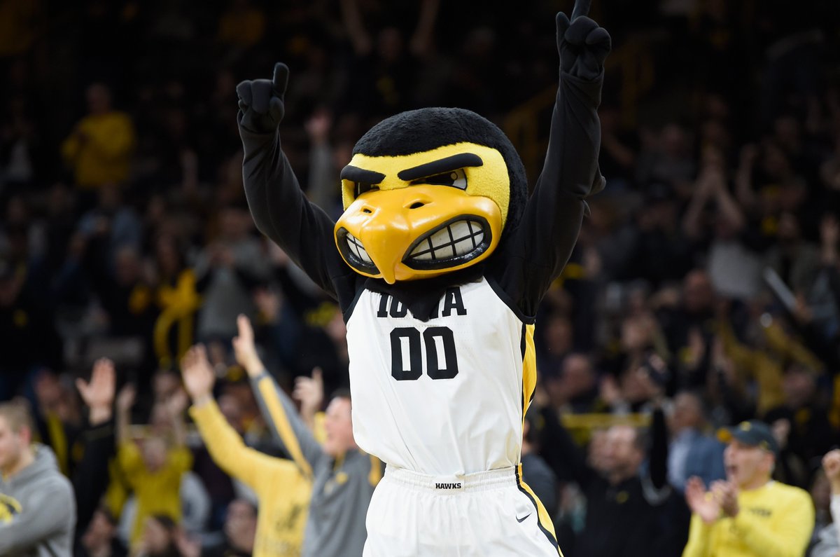 CBSSports's tweet photo. .@IowaHoops trailed 89-76 with 2 mins left...

◦ outscored MSU 25-12 to force overtime
◦ hit five 3-pointers in last 40 secs of regulation
◦ won game 112-106 in OT https://t.co/FmBgDblPLO