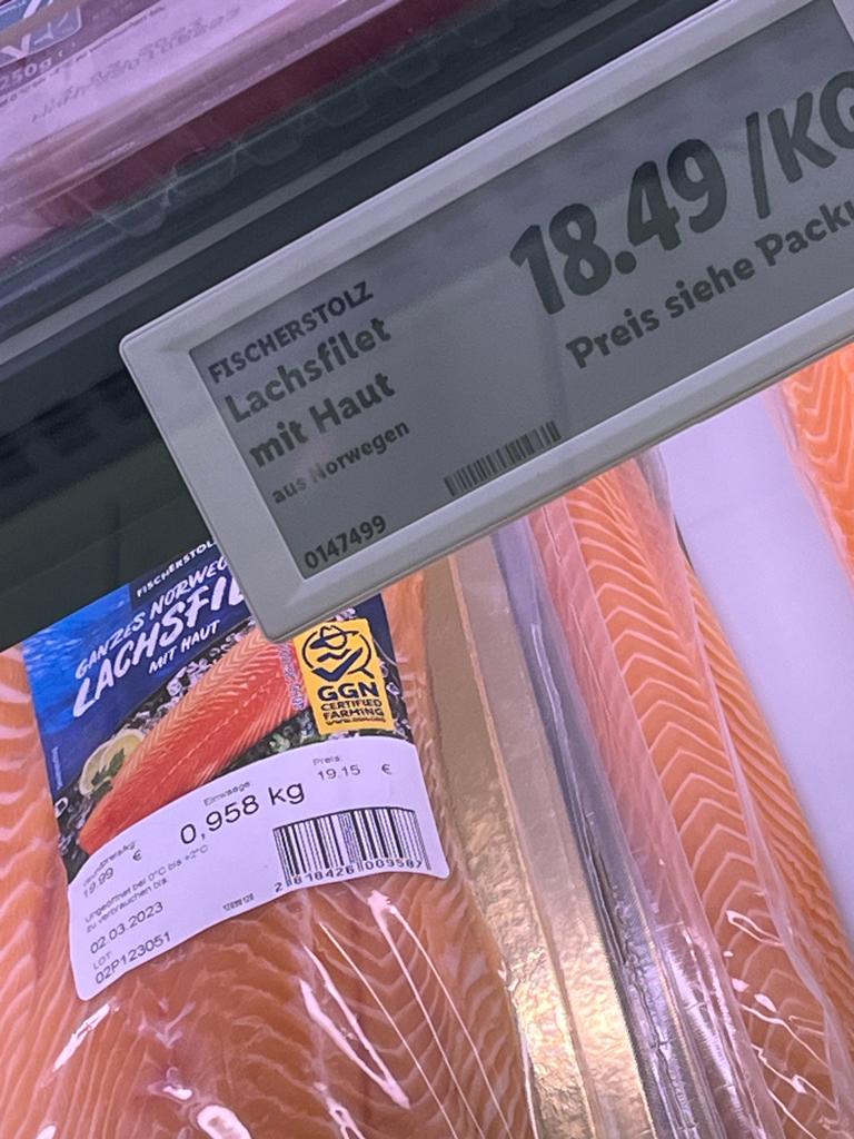 KathaStr0ph3's tweet photo. Wieso dann DIESER PREIS für nicht mal ein Kilo???!!!! Es ist alles teurer geworden. Versteh ich. Aber wer will hier wen verarschen.... Das is doch nimmer normal... https://t.co/I9HphqgQNU