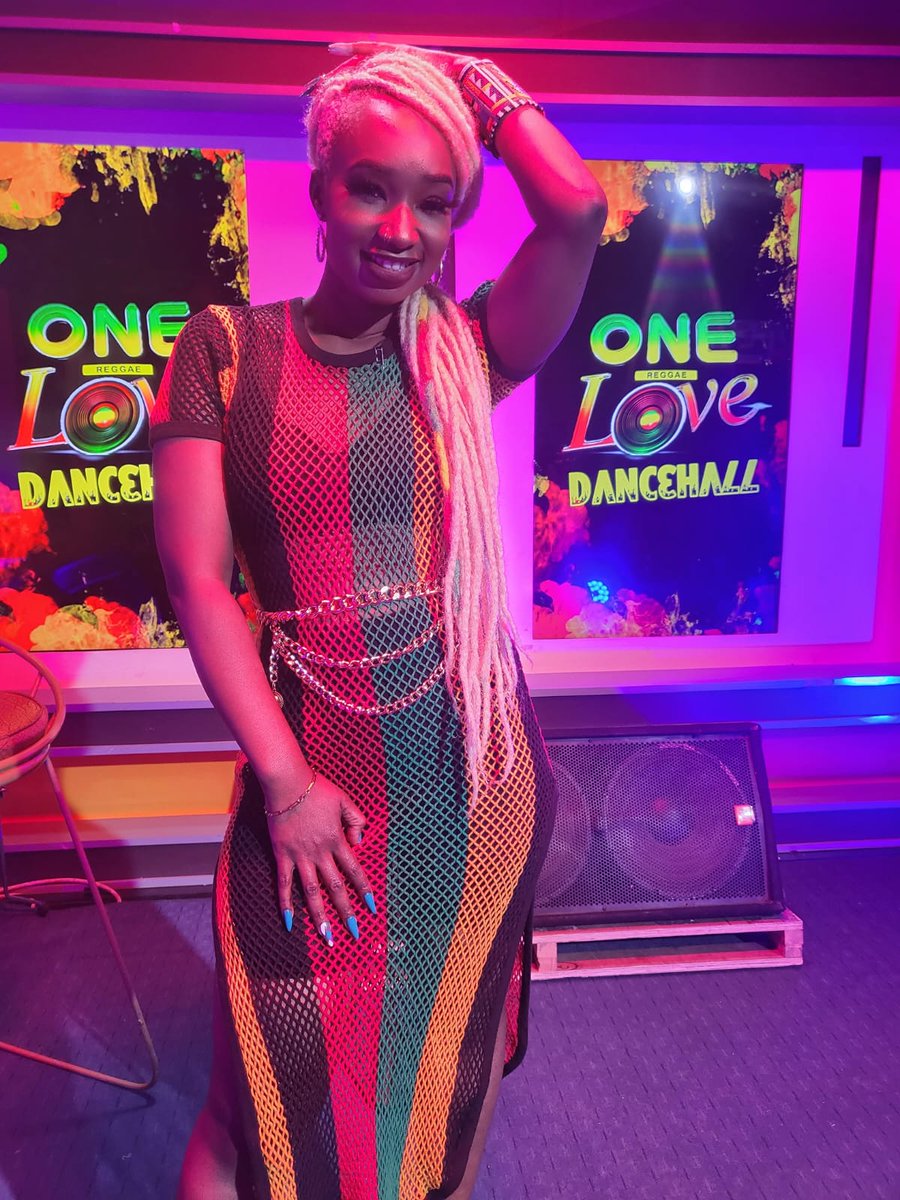 Your night nurse <a href="/talliaoyando/">Chululups 🇰🇪</a> looking beautiful as always in Rasta colours ❤💛💚
#OneLove