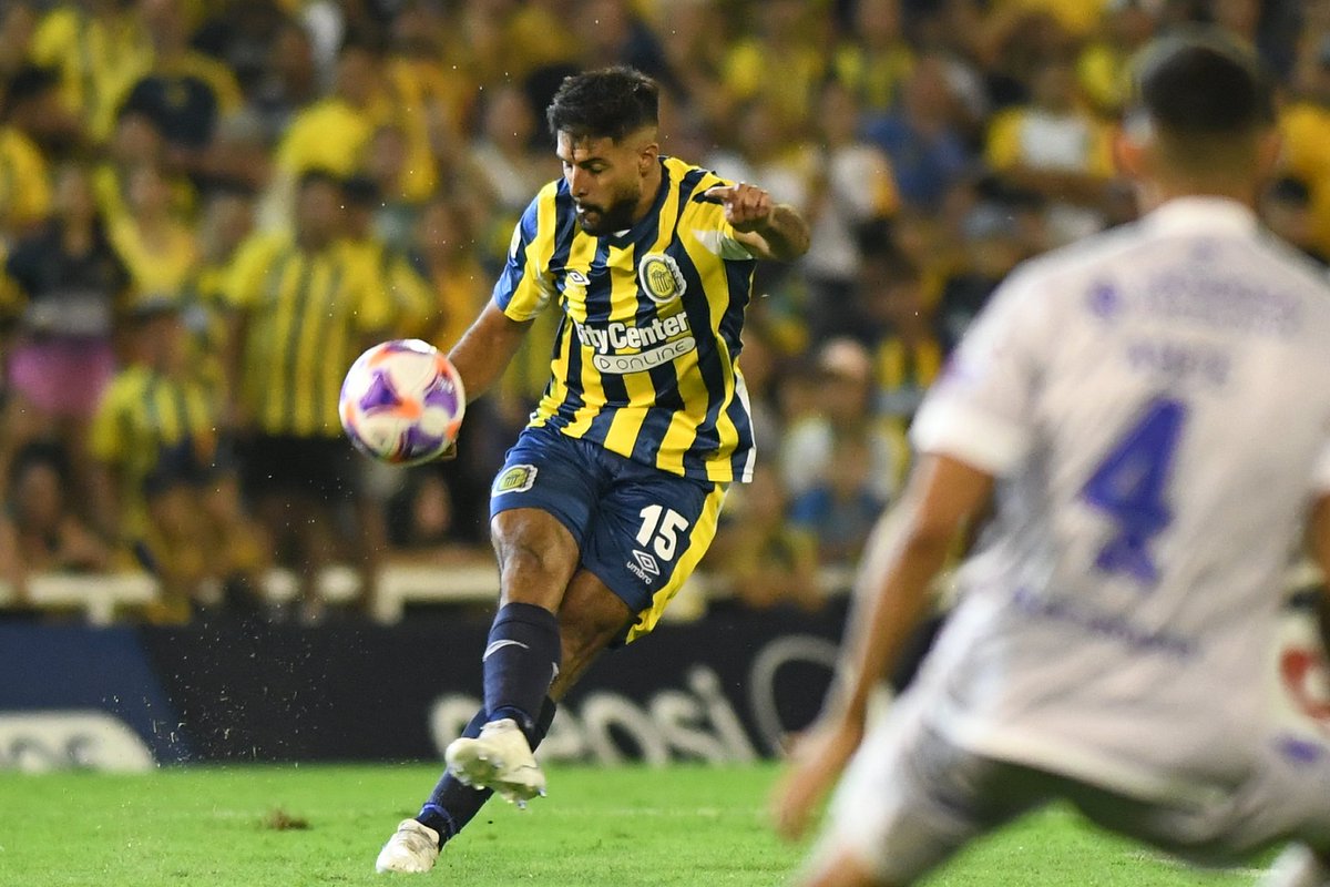 RosarioCentral's tweet photo. #Apostillas | 🇺🇦📊 ¡Pasó al frente!

Con la victoria de este viernes el Canalla quedó adelante en el historial ante Godoy Cruz. Ahora tiene 10 triunfos contra 9 del equipo mendocino y 4 empates en los 23 cotejos disputados https://t.co/wr5YBv6gHL