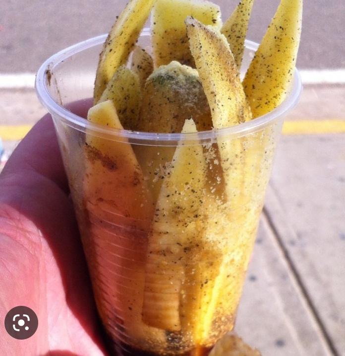 romerohenryy's tweet photo. unpopular venek opinion:

el mango verde con adobo con adobo es HORRIBLE y además es cero sano. No me quiero imaginar cuantas personas sufrieron de gastritis o algo así por comer esta asquerosidad https://t.co/sCPaoKgTR4