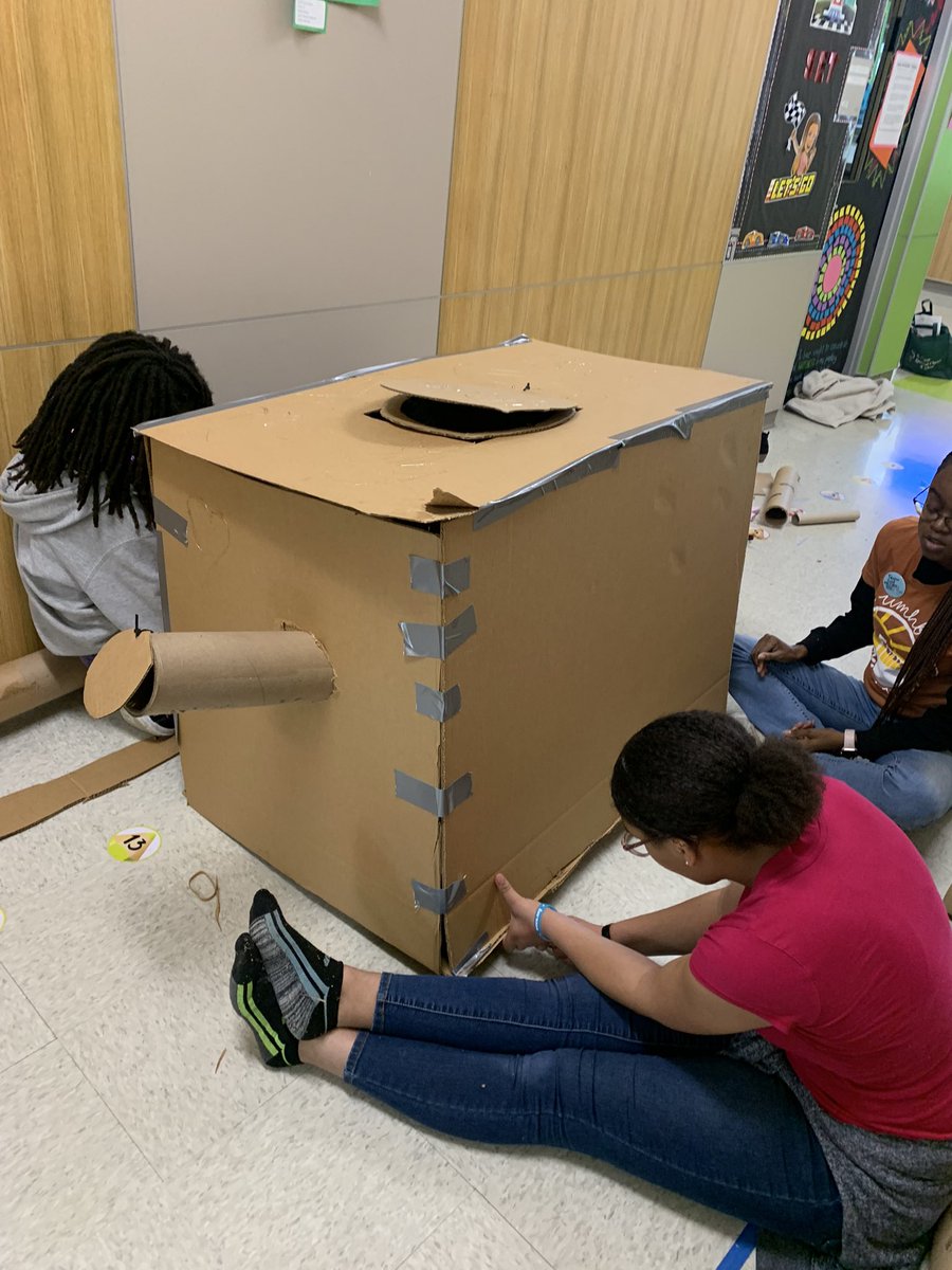 YourDigitalLBR's tweet image. Oooo Bearcats🐻🐾! WHAT a day!!!! We competed in the Cardboard Challenge at Thornton today!!! We didn’t win but we had fun!!! Thanks for hosting TES!!! #cardboardchallenge