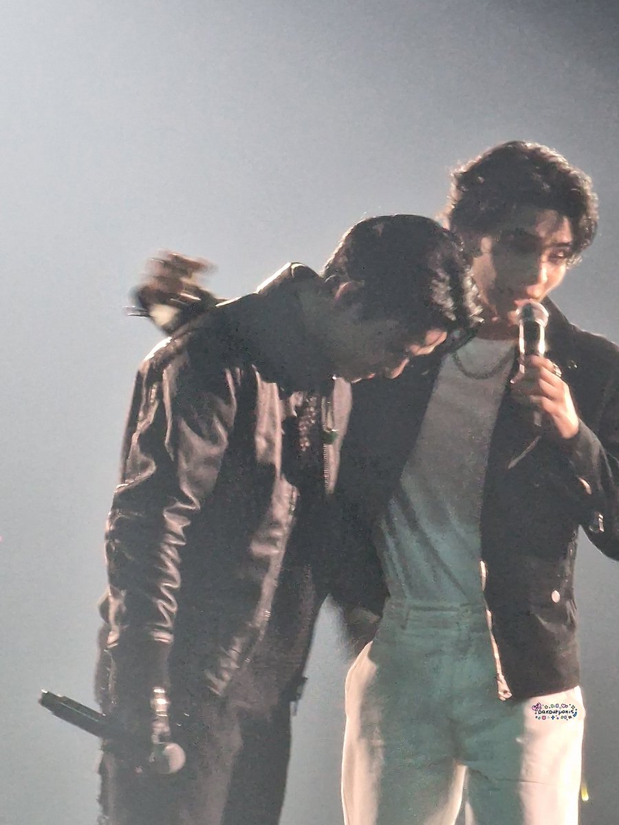 pakpak2022's tweet photo. the one and only timeline where kim and chay ends up together 🥺

#TheLastKinnPorsche 
#kinnporscheworldtourinbkk
#KinnPorscheWorldTour2023
#JeffBarcode https://t.co/dgOCxZytyU