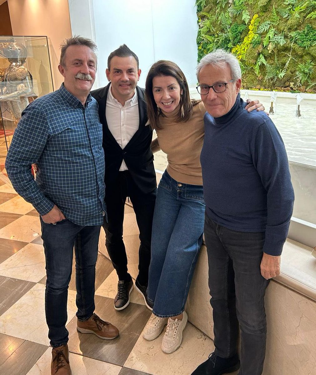 dbiosca's tweet image. Suelo desear a la gente toneladas de humor y amor, como ejes fundamentales para una vida plena y feliz… hoy @Santihumor lo hemos sentido gracias a ti.. FELICIDADES Y GRACIAS