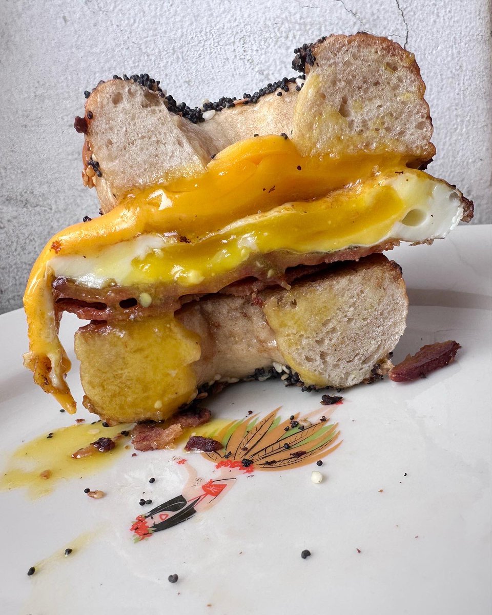 A gorgeous, homemade (even the bagel!) #baconeggandcheese. 💥