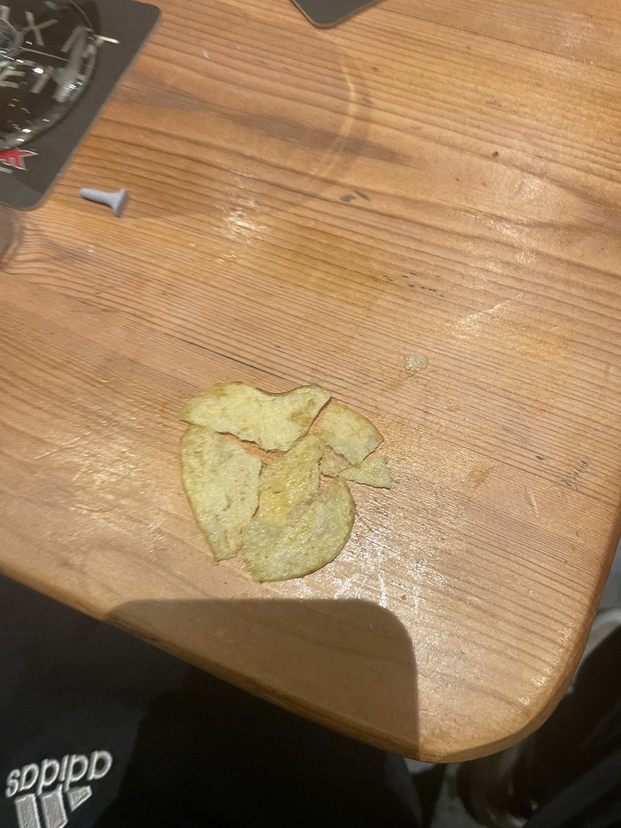 CedriJones's tweet photo. @walkers_crisps do you take broken hearts? https://t.co/8W4uPKpGjc
