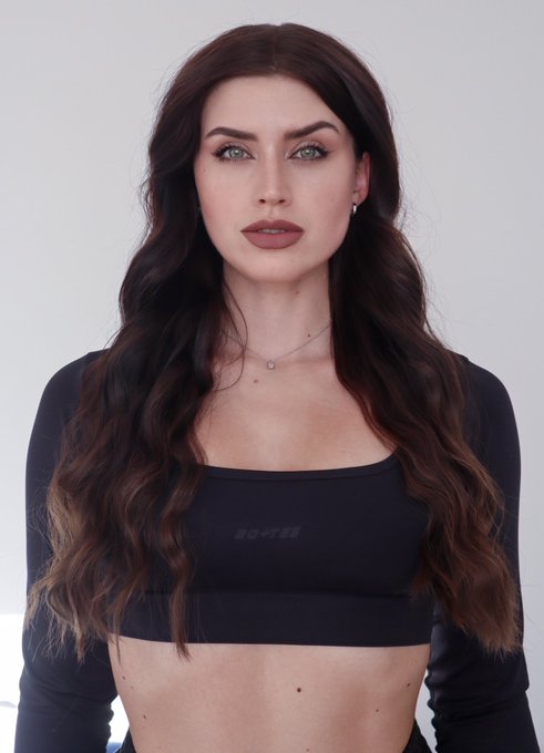 Headshot for my new passport ?
Would you let me through immigration? ? https://t.co/vyanouieI6