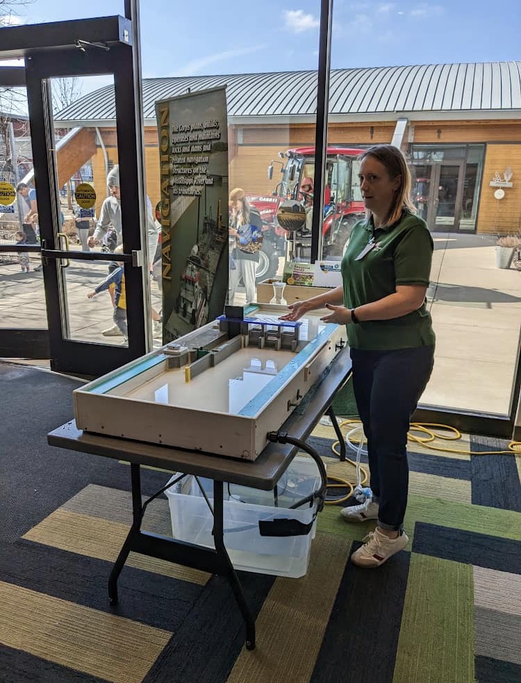 USACEHQ's tweet image. Approximately 3500 attendees spent the day learning about innovation and river engineering using hands-on models that predict geomorphic response to river channel modifications and teach the mechanics of how a locks and dam works. 2/3 #ArmyEngineers #WhatEngineersDo