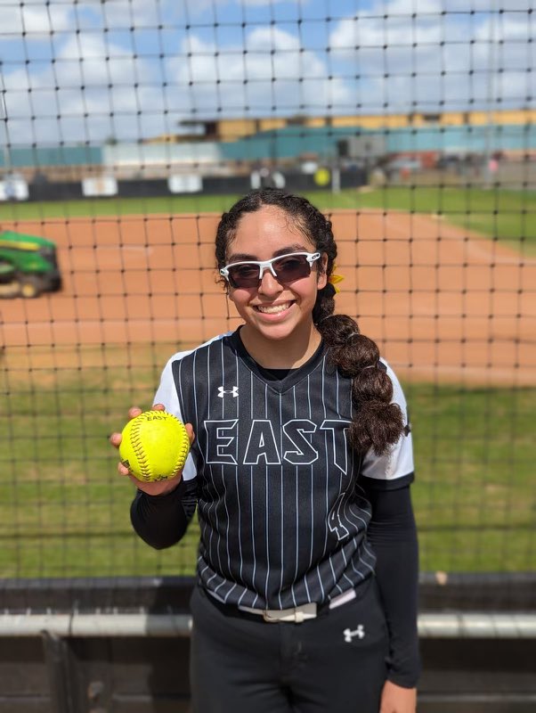 WehsSoftball's tweet photo. East JV teams had a GREAT weekend!

Both teams beat Donna North with JV Dark Pitcher Mia Ferrer pitching a PERFECT GAME!

Congratulations, ladies! The future looks bright for StrongSide Softball! 💪🥎

#StrongSideSoftball #GoldStandard https://t.co/QrQU6BSkHf