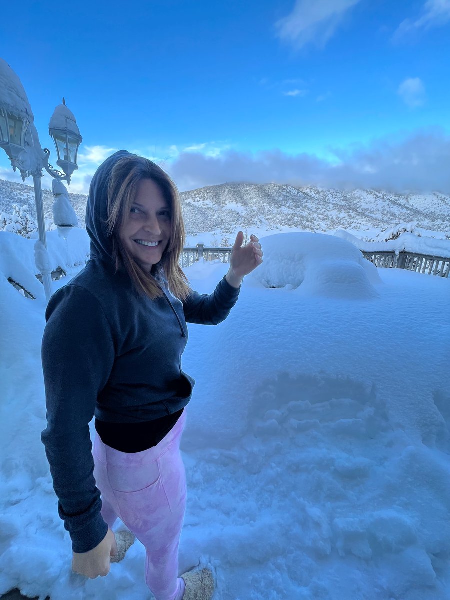 C_Capone19's tweet photo. Jut a little snow in Cali.  #socal #socalsnow #california #socalmountains https://t.co/IgzE2o1iAJ