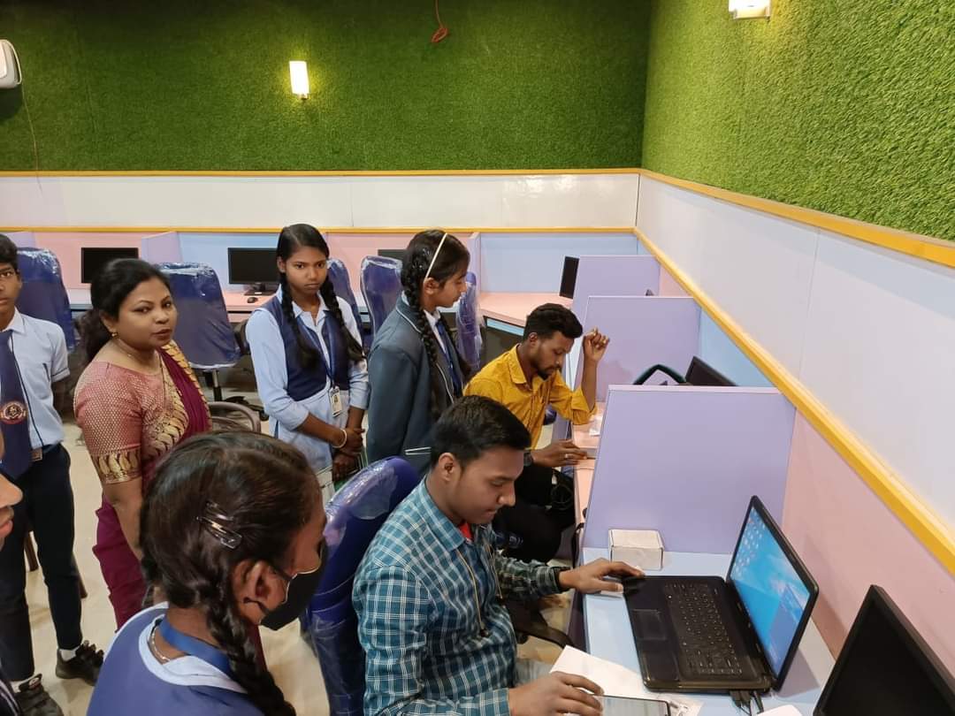sageskusmi's tweet photo. As per the instructions of the district administration, on 23 February 2023, every student's Ayushman card was made by organizing a camp in the SAGES Kusmi.

@BalrampurDist https://t.co/hCS44opMvo