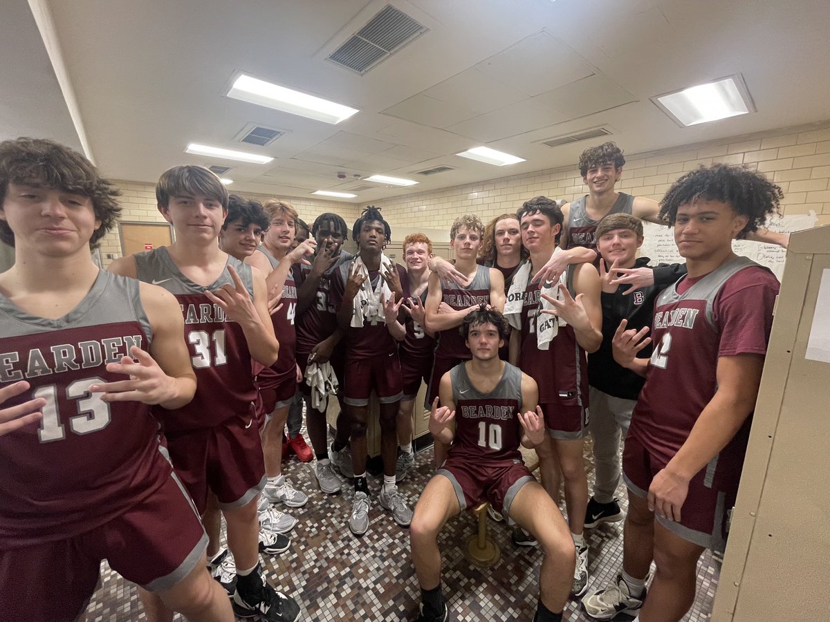 Dawgs March on. #32left 

Bearden Dawgs 75
Knox Central 49

Justin 16 <a href="/justin1nordin/">Justin Nordin</a> 
King 14 <a href="/kstephney1/">King Hubbard</a> 
Tyson 13 <a href="/D1_TysonPirtle/">Tyson Pirtle</a> 
Drew B. 12 <a href="/BrillhartDrew/">Drew Brillhart</a> 
Jake 6 <a href="/jakepoole2023/">Jake Poole</a> 
Drew P. 6 <a href="/Drew_Parrott2/">Drew Parrott</a> 
Jake Ph. 6 <a href="/JacobP_44/">Jacob Phillips</a>
Nelly 2 <a href="/nelsonkarnowski/">Nelson Karnowski</a>