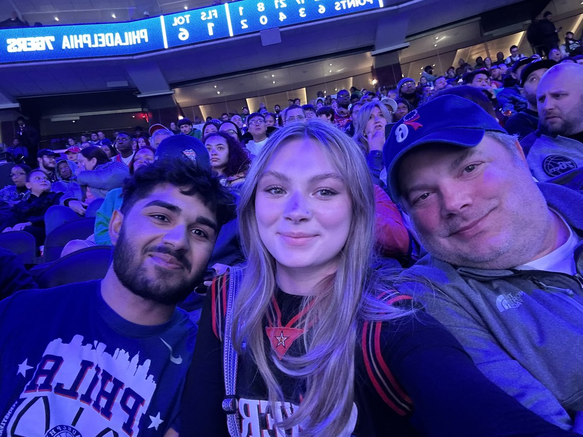 claudiacarver05's tweet photo. #sixerslive https://t.co/qKBWm6uq8g